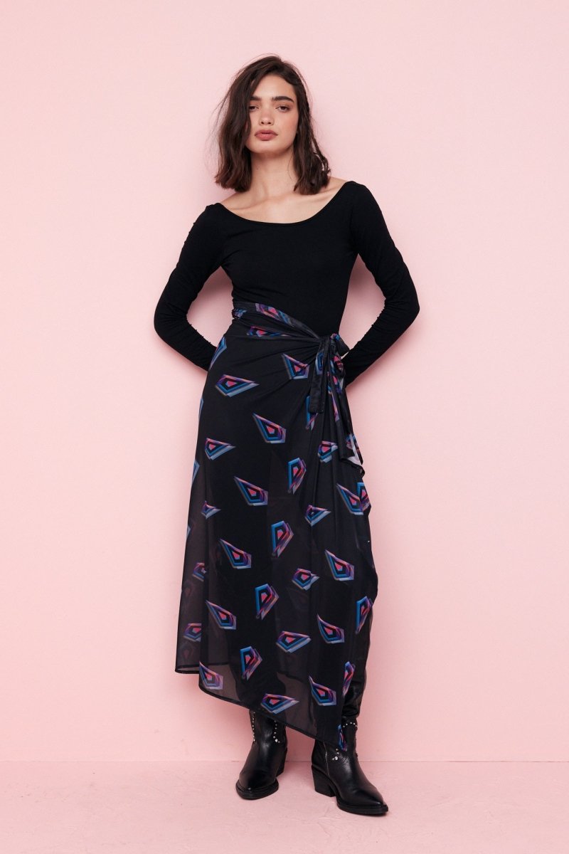 Skirt-cover Wataha