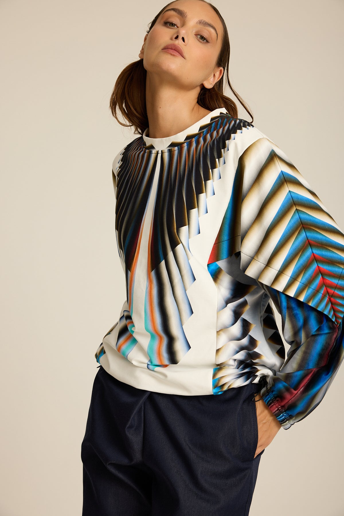 Bluza Meteor White S.E. COLORAT – autorski print Meteor, zdjęcie 4