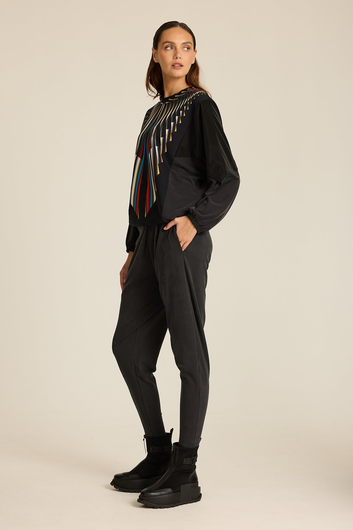 Bluza Meteor Black S.E. COLORAT – autorski print Meteor, zdjęcie 6